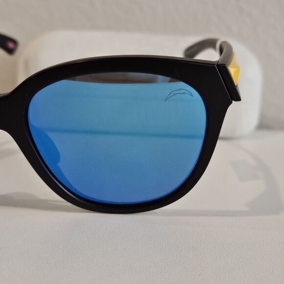 Oakley Los Angeles Chargers NFL Low Key OO9433 Prizm Sunglasses Women With Case